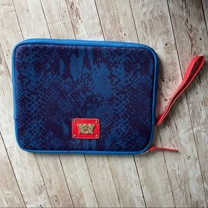 PREOWNED JUICY COUTURE IPAD ZIP AROUND TECH CASE RED BLUE